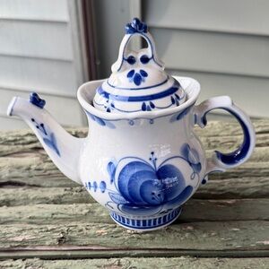 Vintage Blue and White Russia Gzhel Teapot